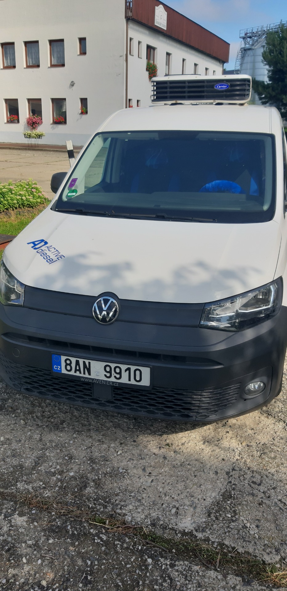ložná plocha 1,45x1,15x1,05m. Pod agregátem výška 0,85m.